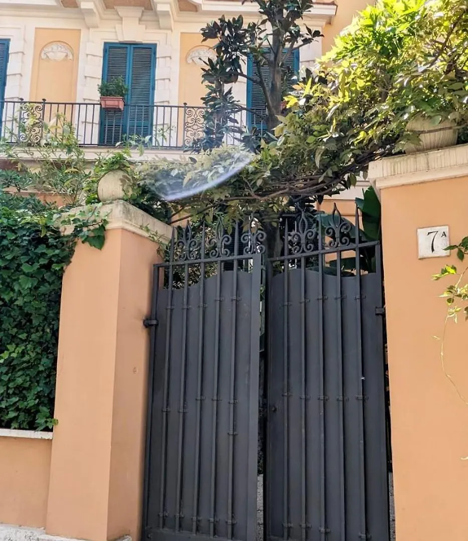 Beautiful 2-Bed Apartment In Roma