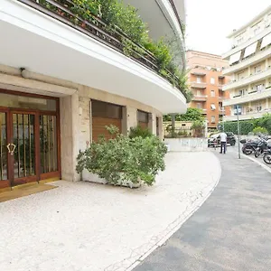 Appartamento In Archimede, Roma